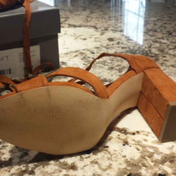 LOFT High Heel Suede Shoes - Picture 4 of 6